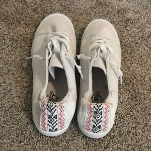 White slip-on “Sole Mates” shoes. These shoes are unused and they are size 8/9.